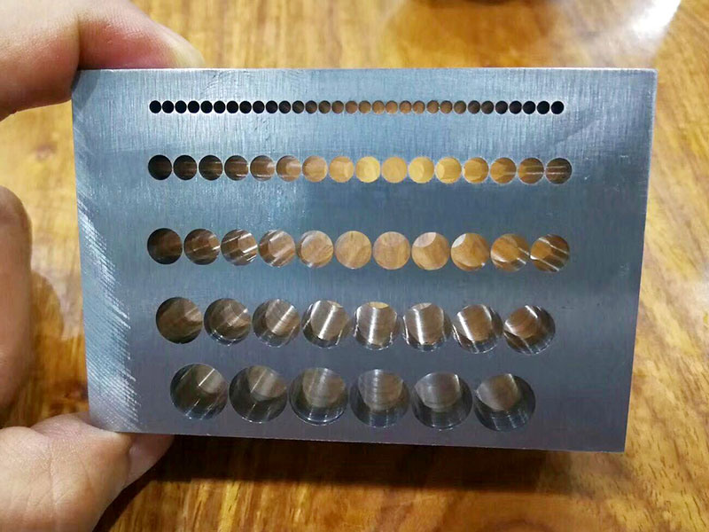 模具鉆深孔y軸坐標有沒有負的？
