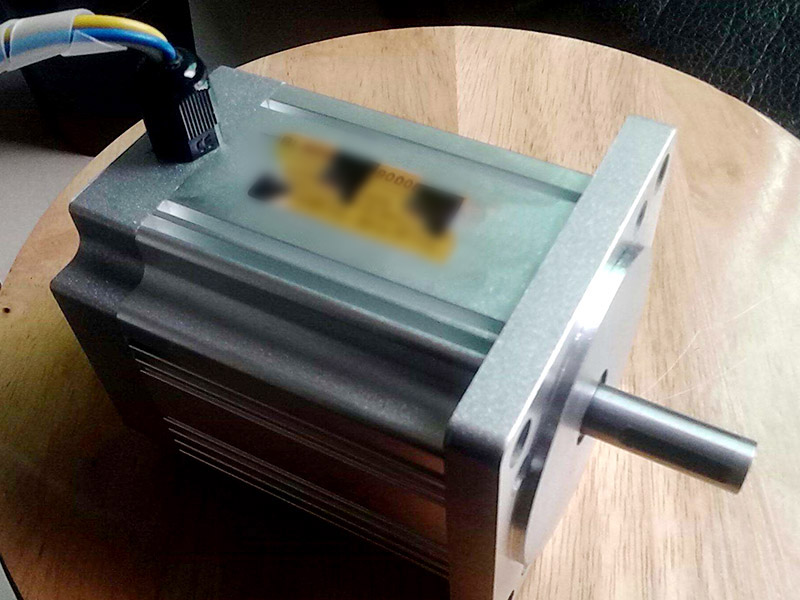 鉆孔機(jī)怎么啟動(dòng)電機(jī)和變頻器？